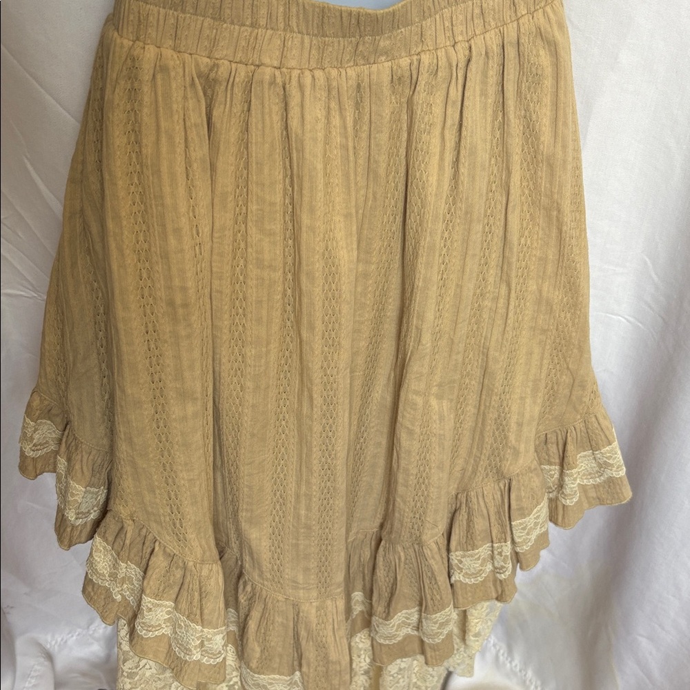 Boho High-Low Lace Tiered Skirt in Beige - Picture 3 of 6